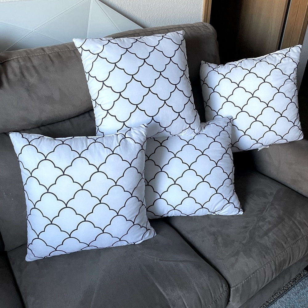 NWOT | Throw/Accent Pillows (x4)
